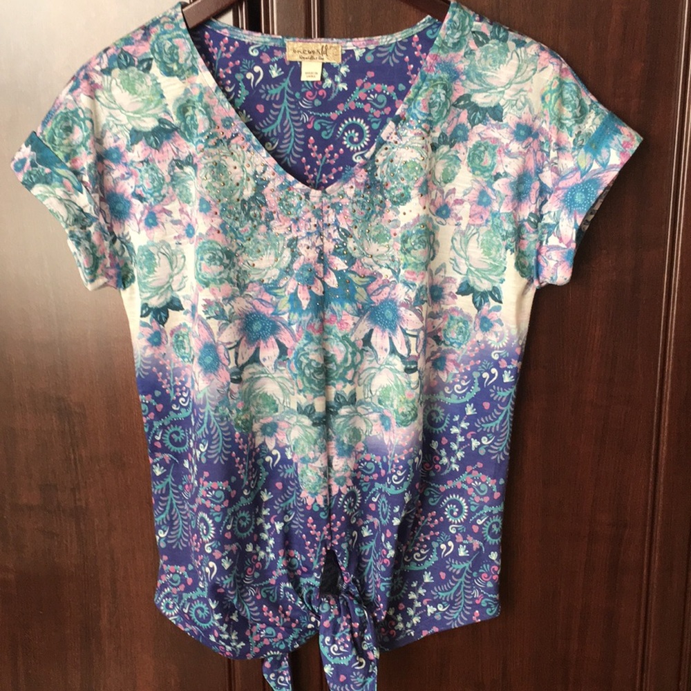 One World PS women’s tie bottom shirt large